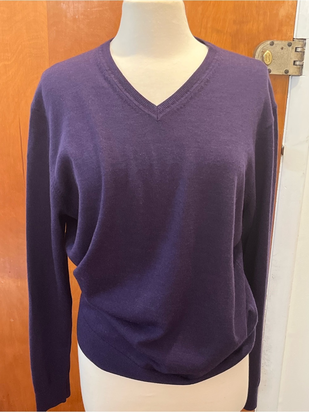 Black Brown 1826 Men’s Purple 100% Merino V Neck Long Sleeve Sweater. Size XL